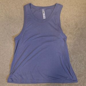 Alo yoga lavender tank.